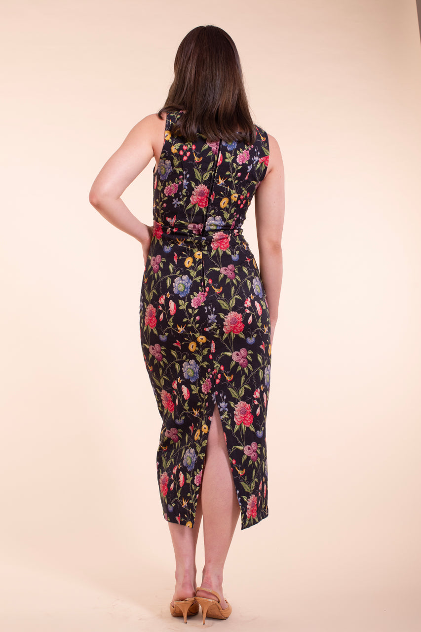Rose Vine Dress - Black Wallpaper