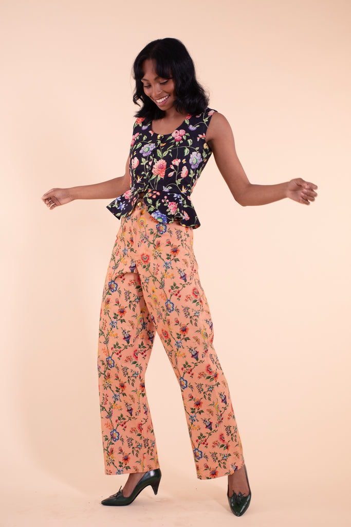 Sappho Corset - Black Wallpaper