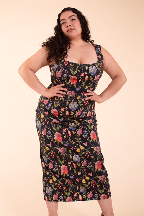 Rose Vine Dress - Black Wallpaper
