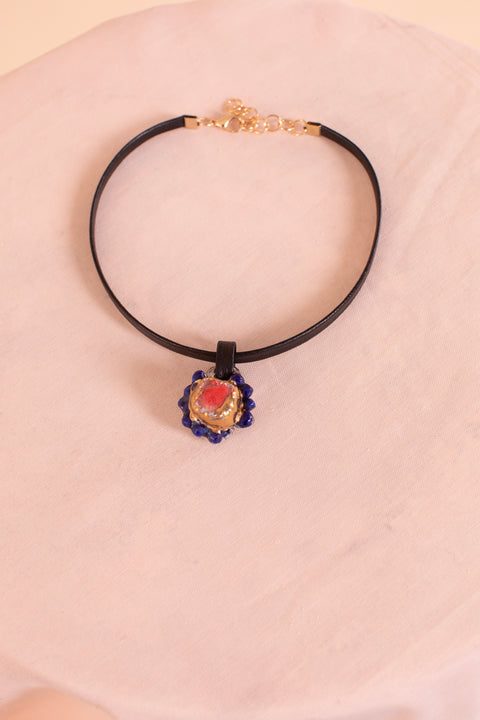 Blomenhouder Choker