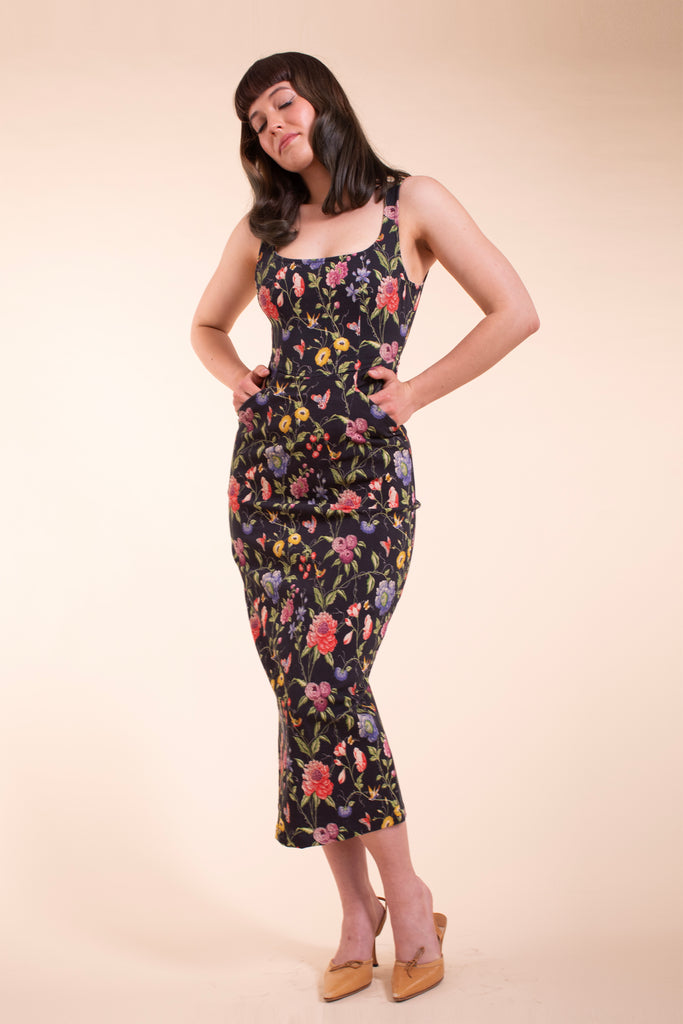 Rose Vine Dress - Black Wallpaper