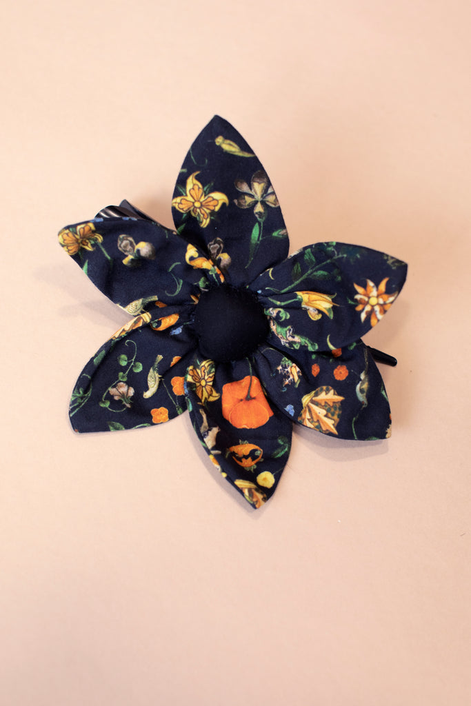 Daisy Hair Clip - Black Illuminated