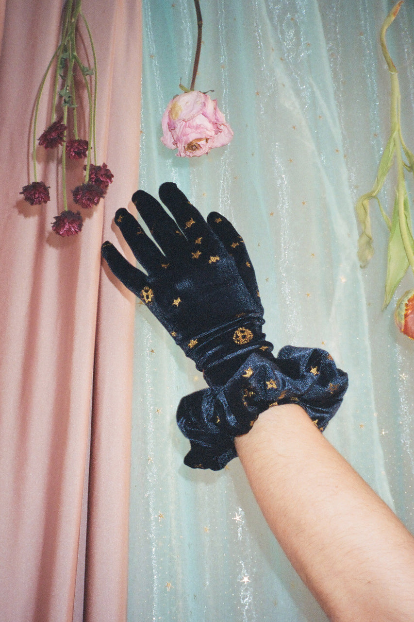 Celestial Gloves with Ruffles